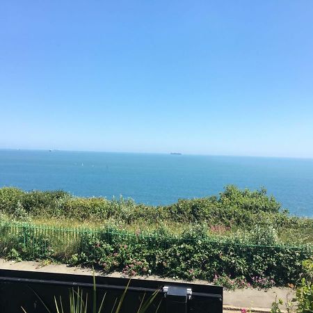 Cliff Top Apartment 3 Bedroom Shanklin Bagian luar foto